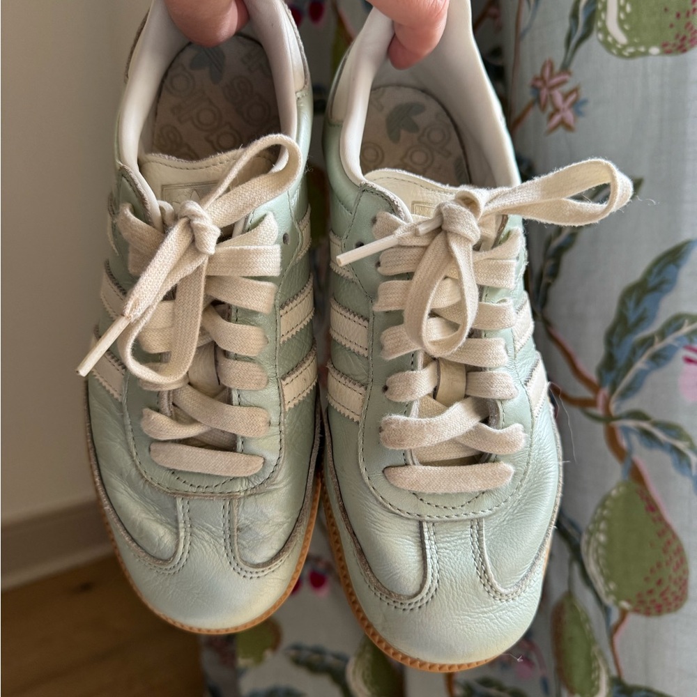 Adidas Samba size 5 in colors cyber and linen